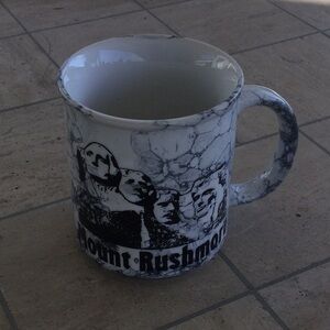 Mount Rushmore Coffee Mug/Cup Embossed Marbled Look vintage